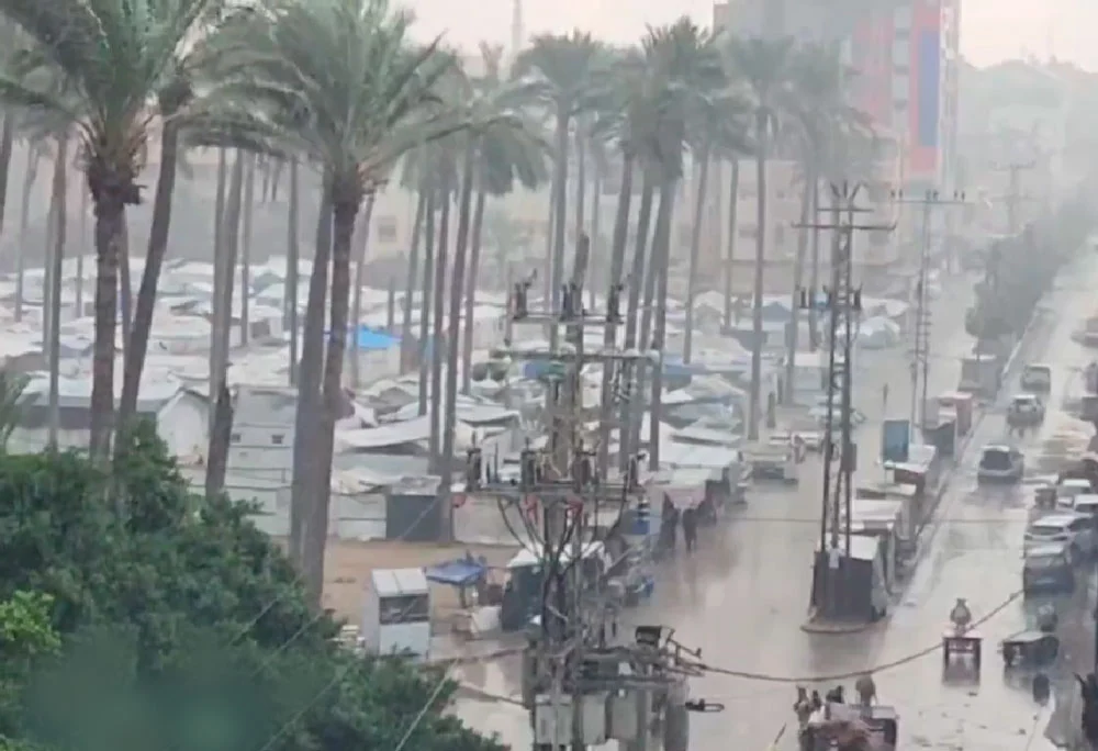 Ahora la naturaleza se ensaña con la Franja de Gaza: Fuertes lluvias, viento e inundaciones en carpas de desplazados