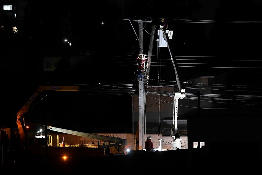 Enel: Más de 300 mil clientes se mantienen sin suministro eléctrico