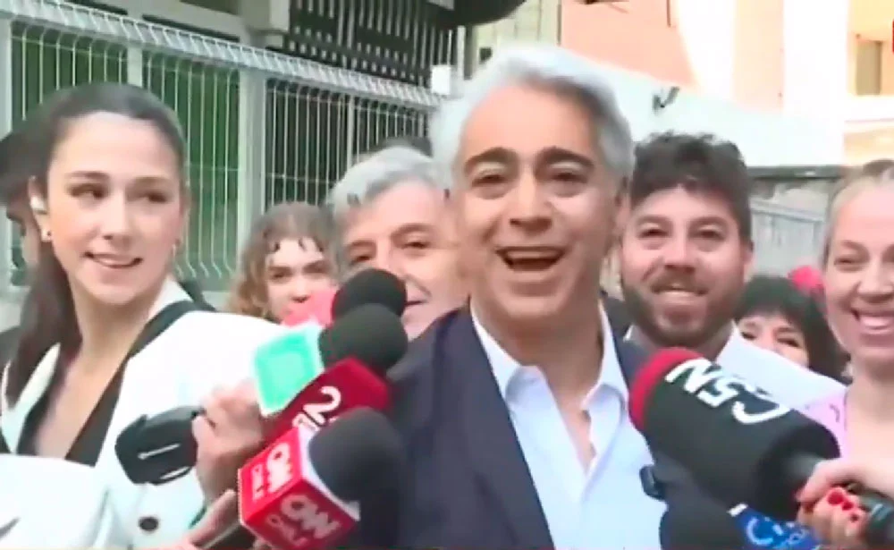 VIDEO| No pudo contener su chochera: ME-O es entrevistado por su hija periodista para canal argentino