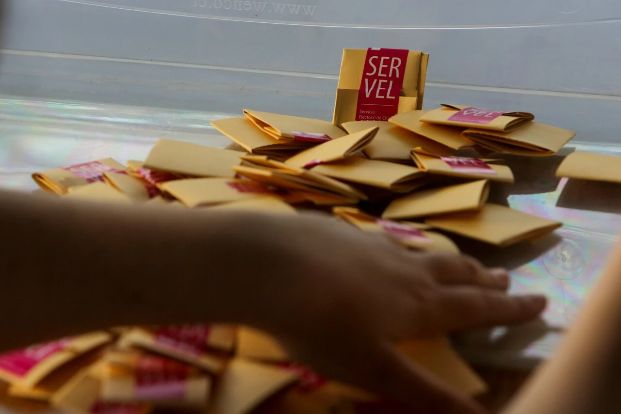 MINUTO A MINUTO: Comienza el cierre de mesas en todo el país, aunque algunas aún registran filas