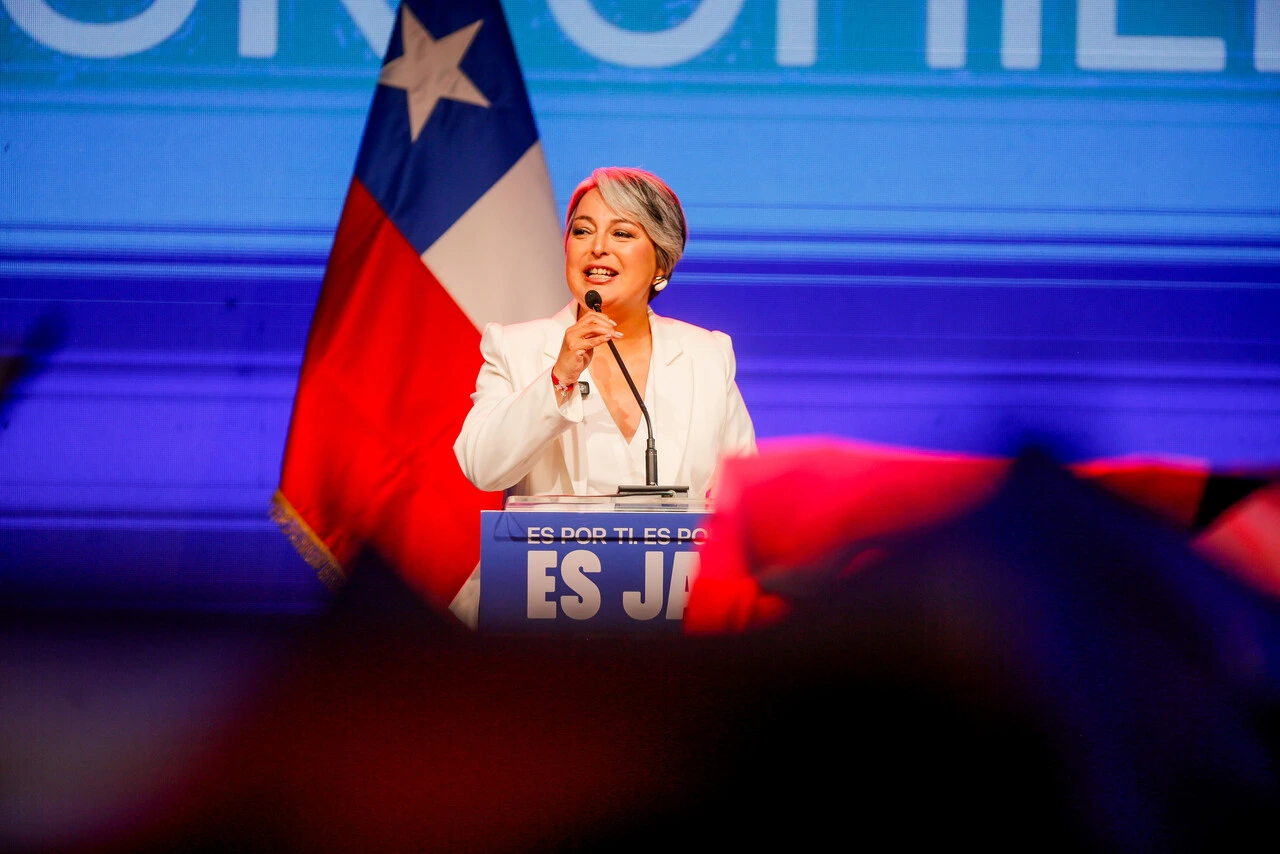 VIDEO| Jeannette Jara celebra ganar primera vuelta y lanza loas a Franco Parisi: 