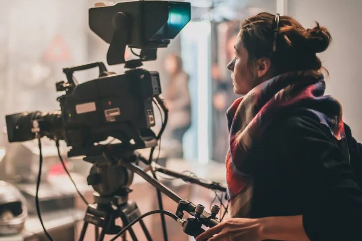 Taller gratuito enseña a editar información en Wikipedia sobre el aporte de las mujeres en el cine chileno