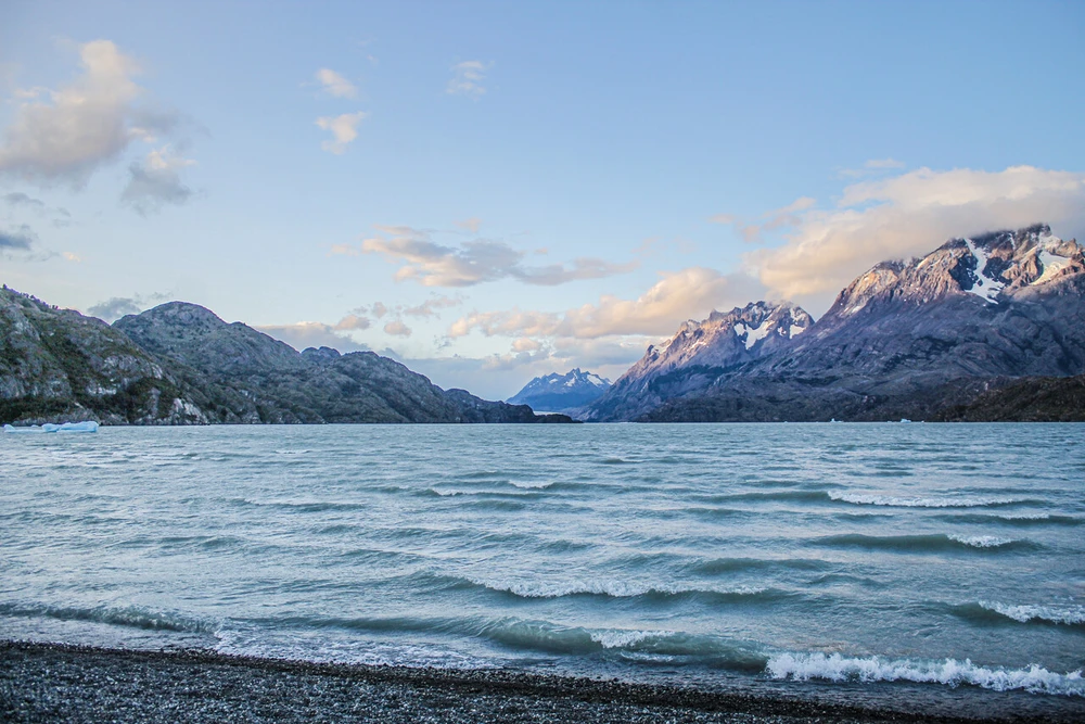 Investigación acuciosa y revisión de protocolos de seguridad: Las acciones que tomará Chile tras tragedia en Torres del Paine