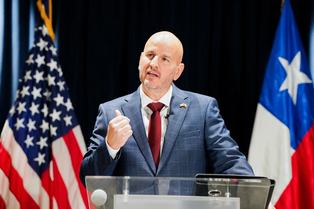 Gobierno responde con nota de protesta a los dichos del nuevo embajador de EE.UU. contra presidente Boric