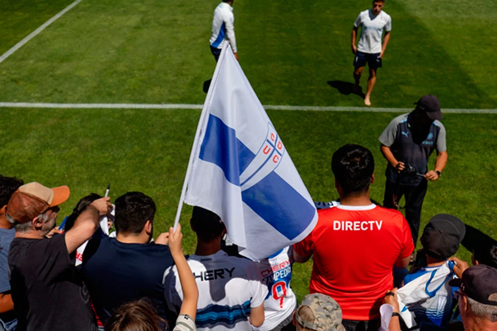 Encuentro con ídolos, autógrafos y regalos: 1xBet organizó un entrenamiento abierto de Universidad Católica