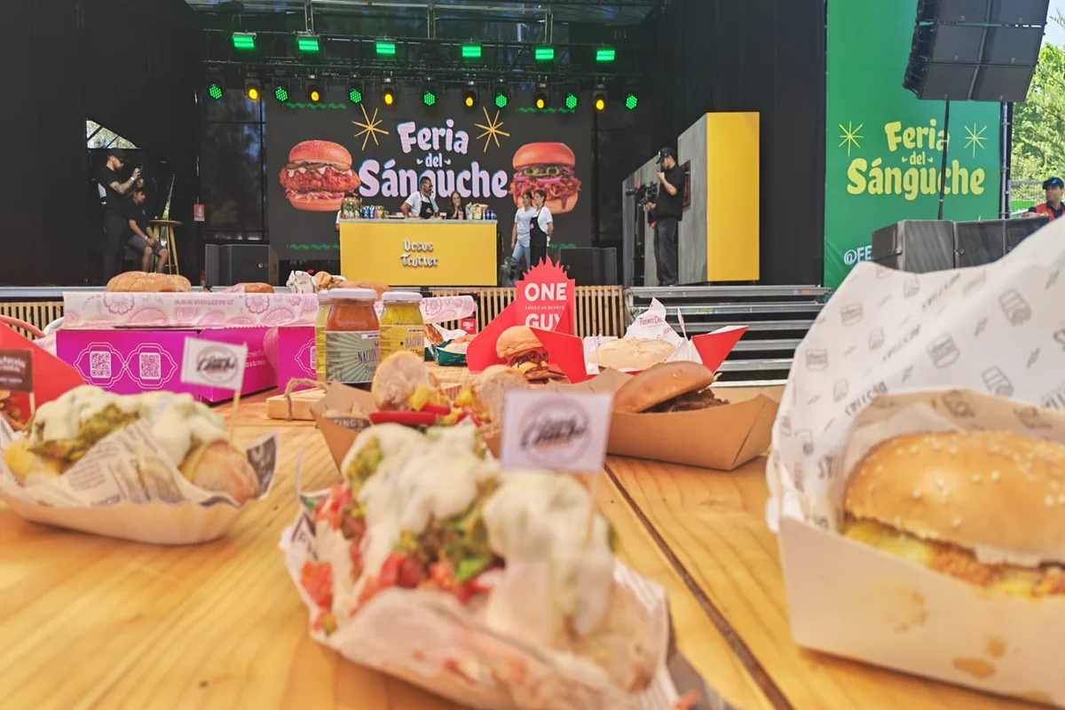 La Feria del Sánguche se toma el Parque Padre Hurtado: Música en vivo y más de 20 sangucherías y foodtrucks