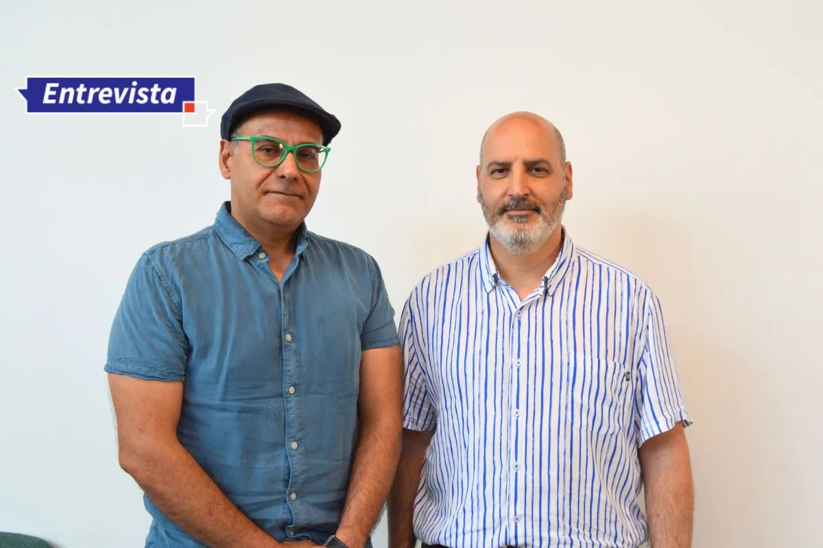 Claudio Salinas, director de Postgrado de la FCEI y Laureano Checa, coordinador del Magíster en Comunicación Política de la Universidad de Chile.