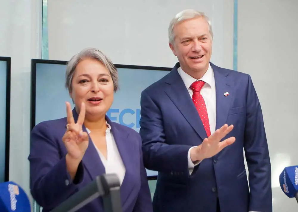 Tensión entre Jara y Kast crece tras primer cara a cara: Acusaciones y emplazamientos con miras al balotaje