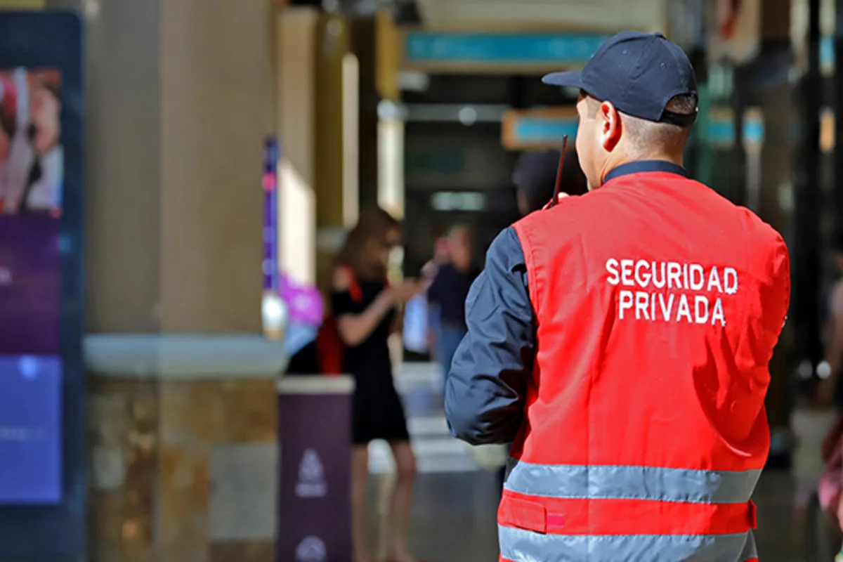 Ley de Seguridad Privada entra en vigencia hoy: quiénes pueden usar armas y que requisitos se les pide a empresas