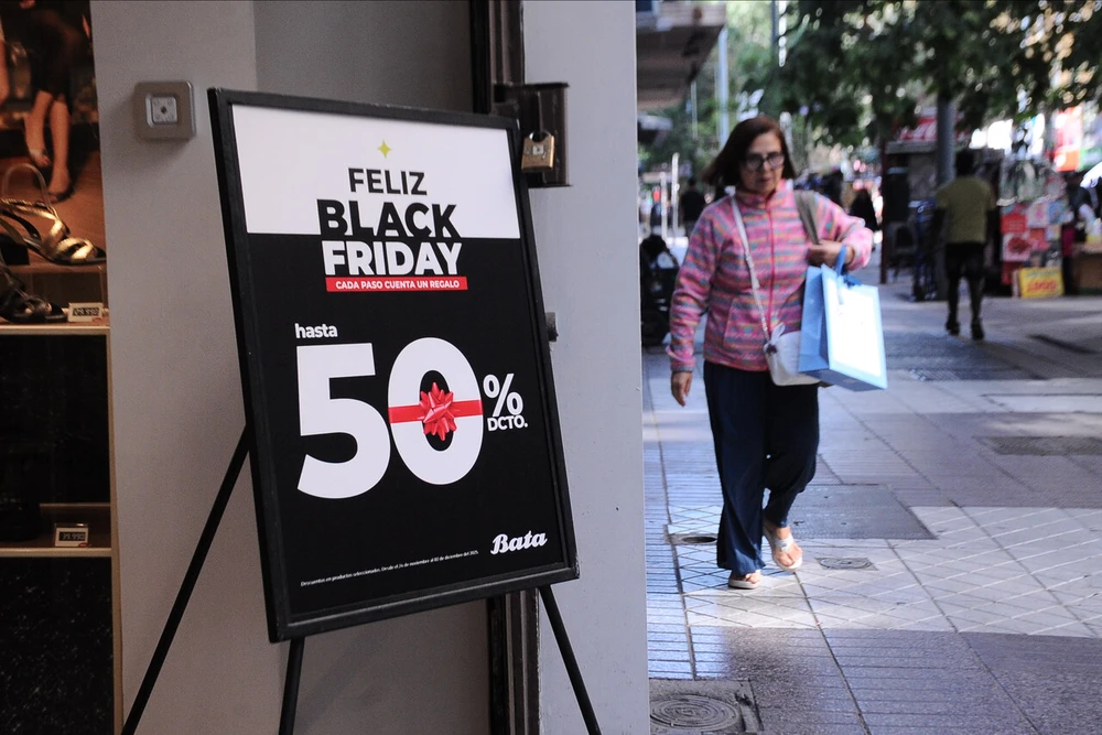 Economía chilena sigue creciendo y dando buenas noticias: Crece 2,2% en octubre impulsada por servicios y comercio