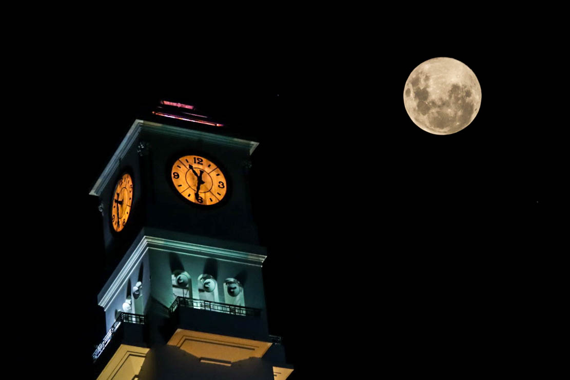 Cometa interestelar 3I/ATLAS y la Súper Luna de diciembre: Los mejores días para ver estos espectáculos naturales