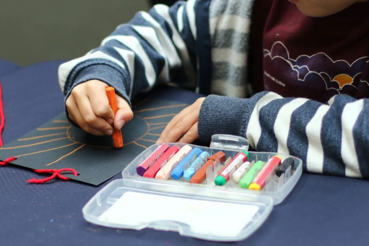 CGR golpea a trabajadores de protección a la niñez: dictamen reduce sueldos al desconocer horas históricas de labor