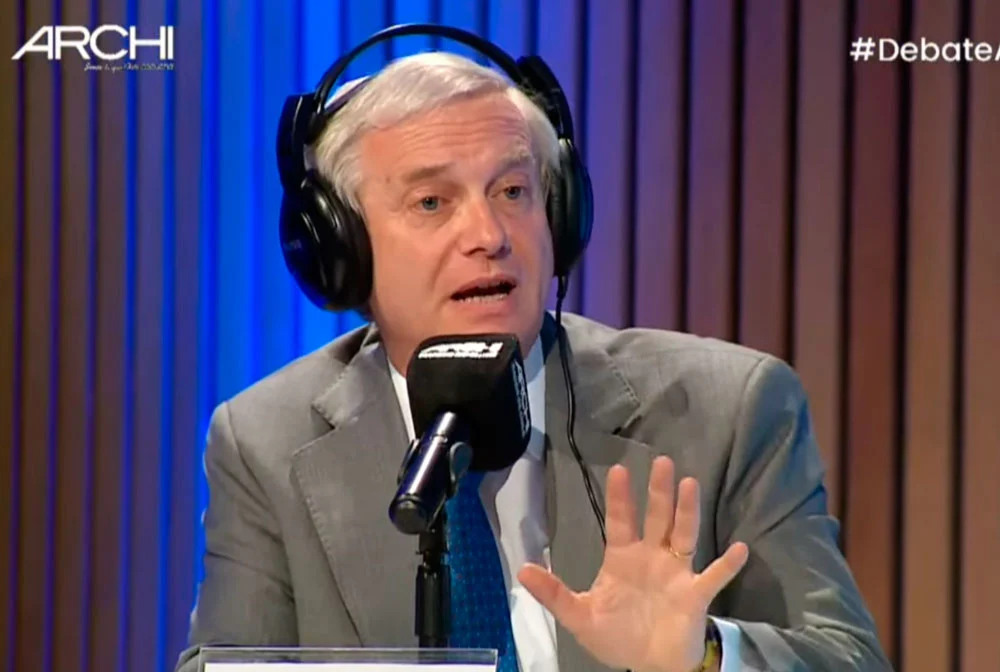 VIDEO| Kast se complica en debate Archi tras pregunta por diputado Araya y hace defensa a asesor Jorge Quiroz