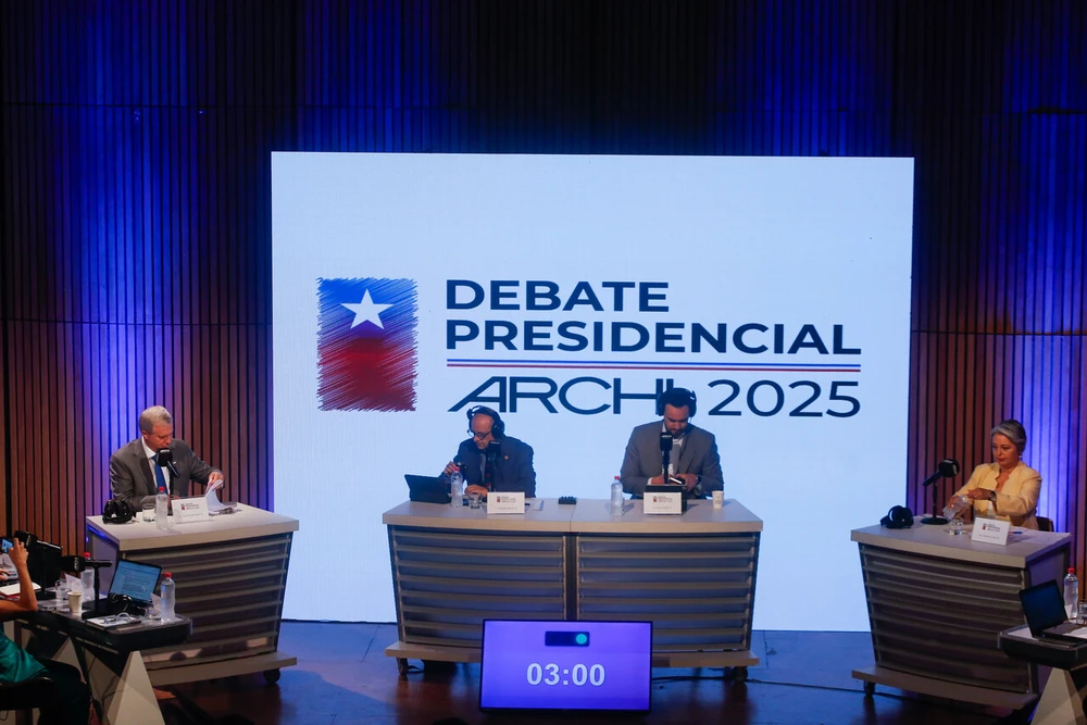 VIDEO| “No me dejas hablar… ¿Tienes un tema con las mujeres?”: Jara interpela a Kast por constates interrupciones