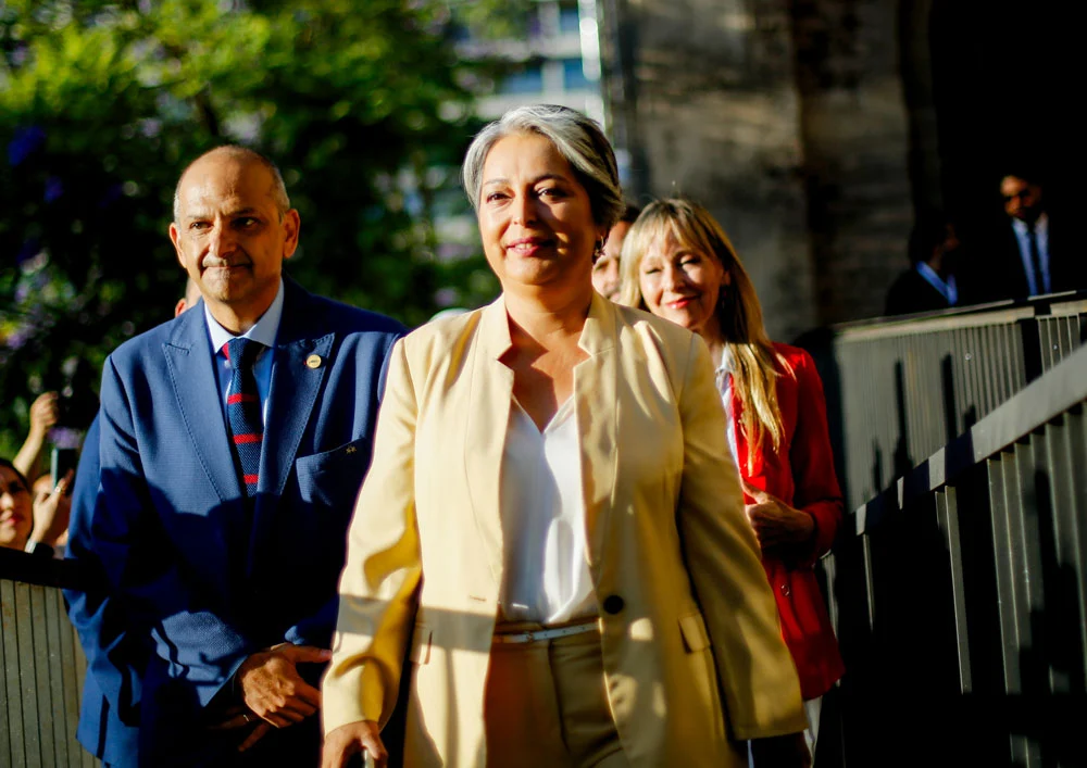 Faride Zerán, Francisco Reyes y Raúl Zurita entre ellos: Más de 230 artistas de distintas disciplinan entregan apoyo a Jeannette Jara