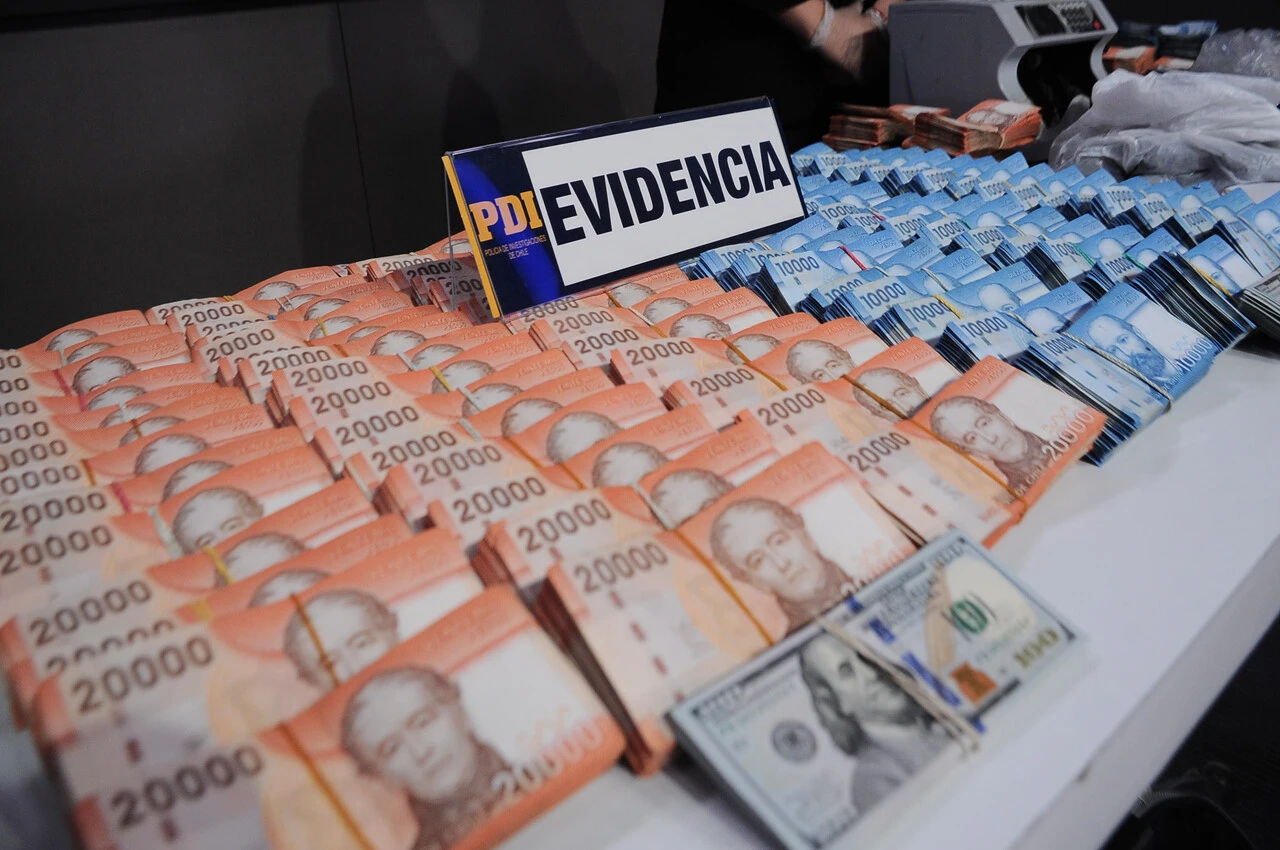 Carabinero activo es detenido en medio de diligencias contra “mafia china” en barrio Meiggs