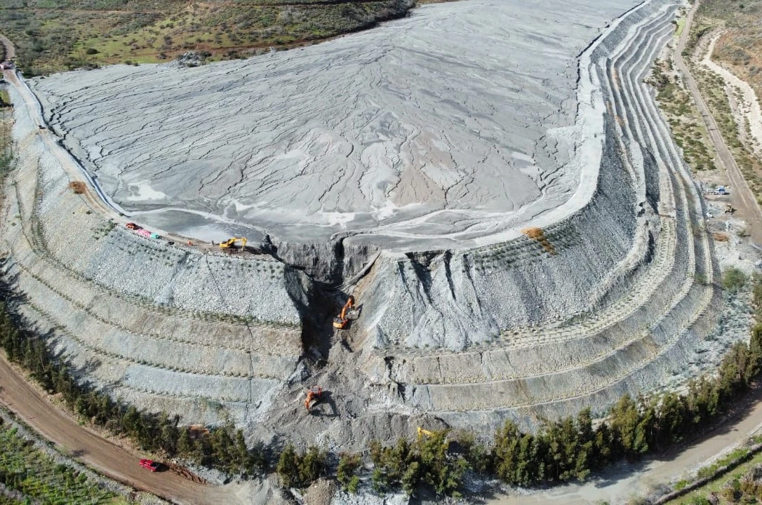 Mapean los más de 800 relaves mineros en Chile y alertan que 80% están inactivos o abandonados pero siguen contaminando