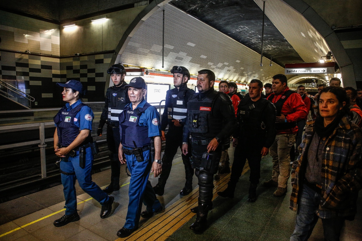 Los otros afectados del ‘sigma’: la desprotección que marca a los trabajadores externos del Metro tras un suicidio