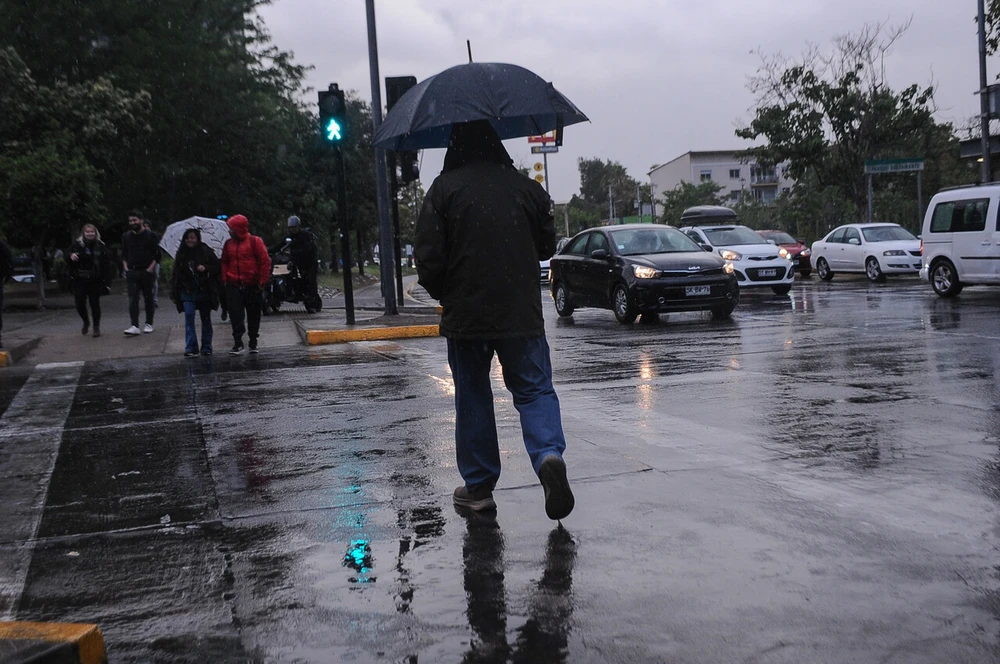 Lluvia en Santiago: Las comunas de la Región Metropolitana con posibles chubascos y tormentas eléctricas