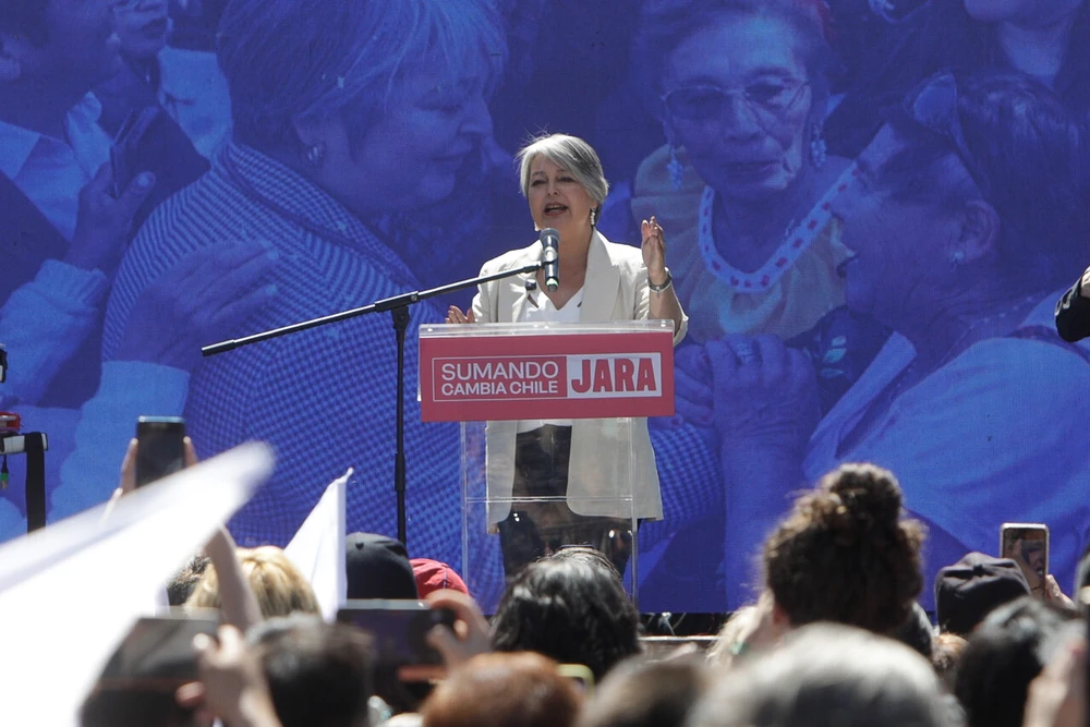 La estrategia que aplicará Jeannette Jara en el último debate presidencial: Ficha a periodista PS y busca derribar derrotismo