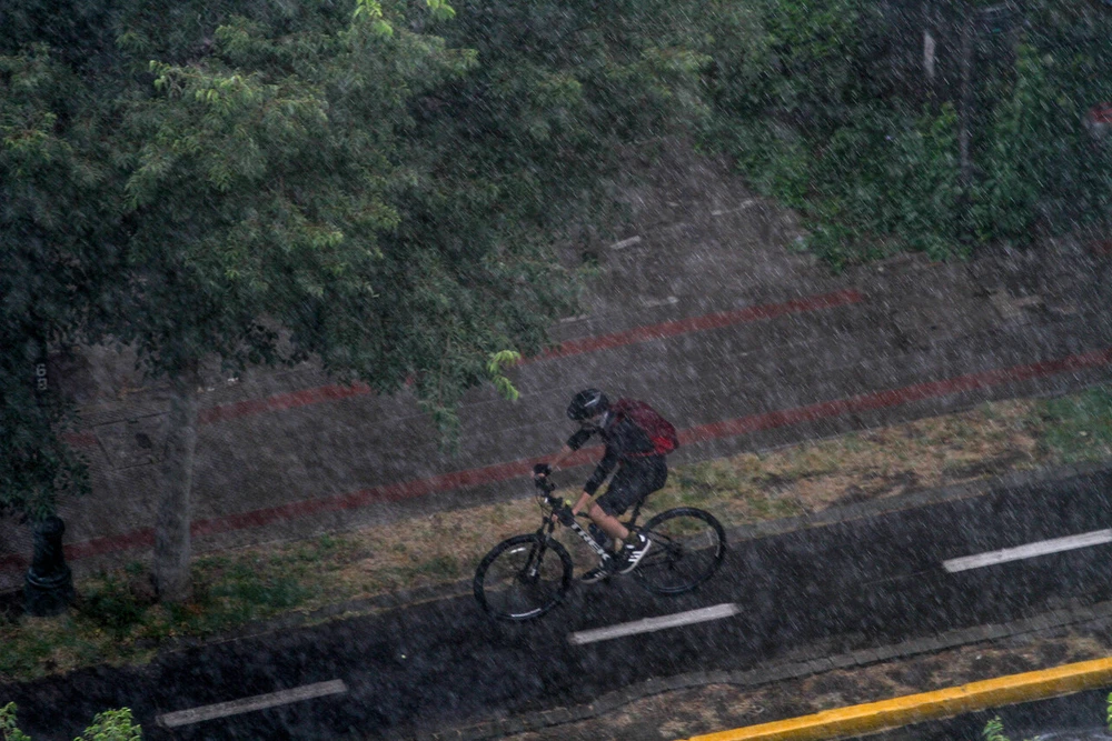 Lluvia en Santiago de diciembre se aleja, pero promete volver: Capital volverá a pasar del calor a las nubes