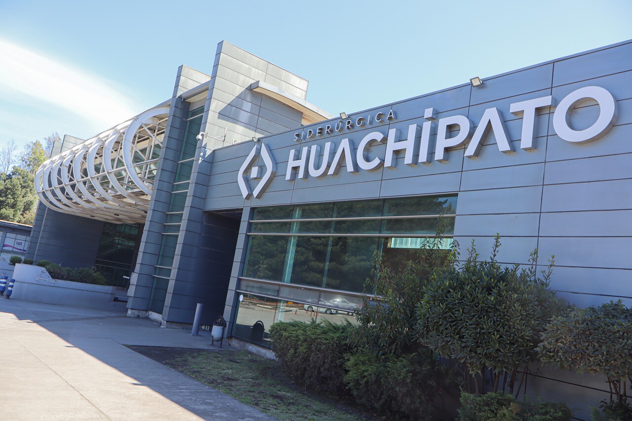 Subsidio, feria y capacitación por $1300 millones: Presenta apoyo para extrabajadores de Huachipato