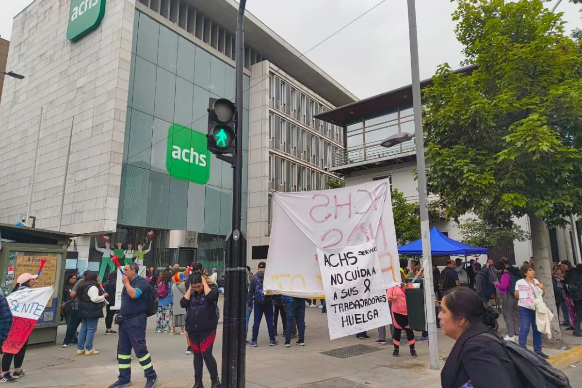 Más de 600 trabajadores de ACHS se encuentran en huelga por bajos salarios y deficiente pago del turno de noche