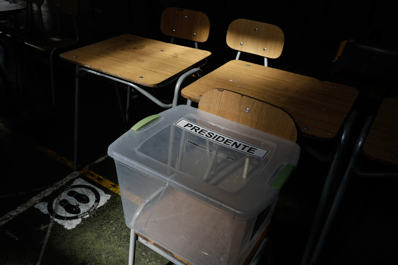 MINUTO A MINUTO: A sólo media hora del cierre de mesas crece la expectación por conteo de votos