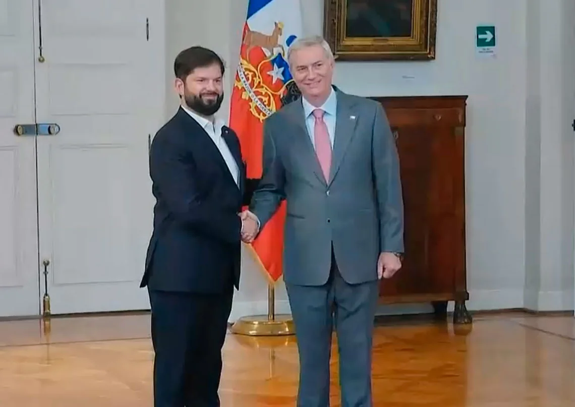 VIDEO| Así fue el primer encuentro de Kast con Boric en La Moneda: Foto protocolar y reunión en privado