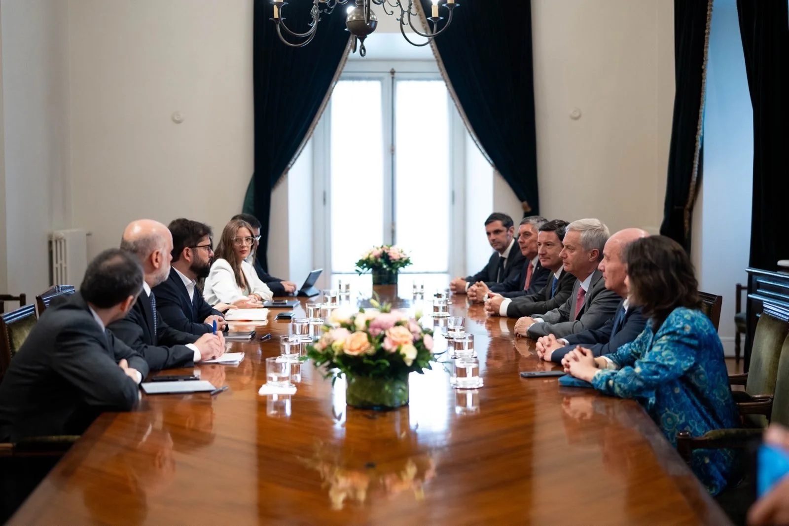 Kast y Boric sostienen la primera reunión oficial en La Moneda: 