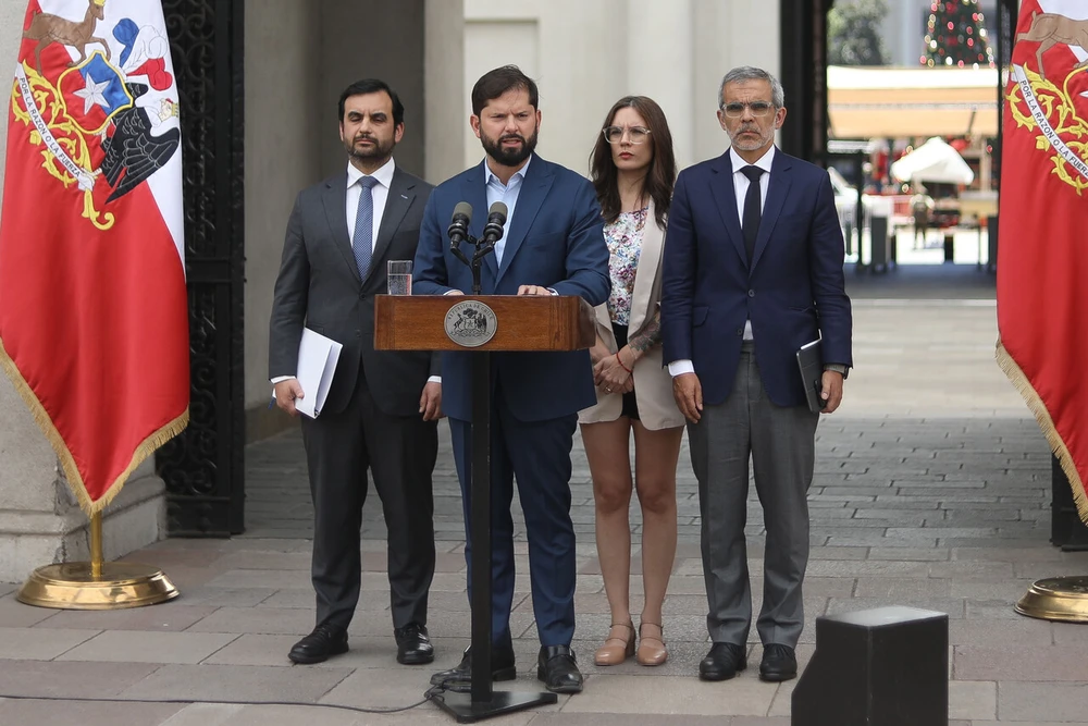 Presidente Boric busca profundo cambio en Gendarmería tras operativo en Santiago 1: Envía reforma para separar funciones
