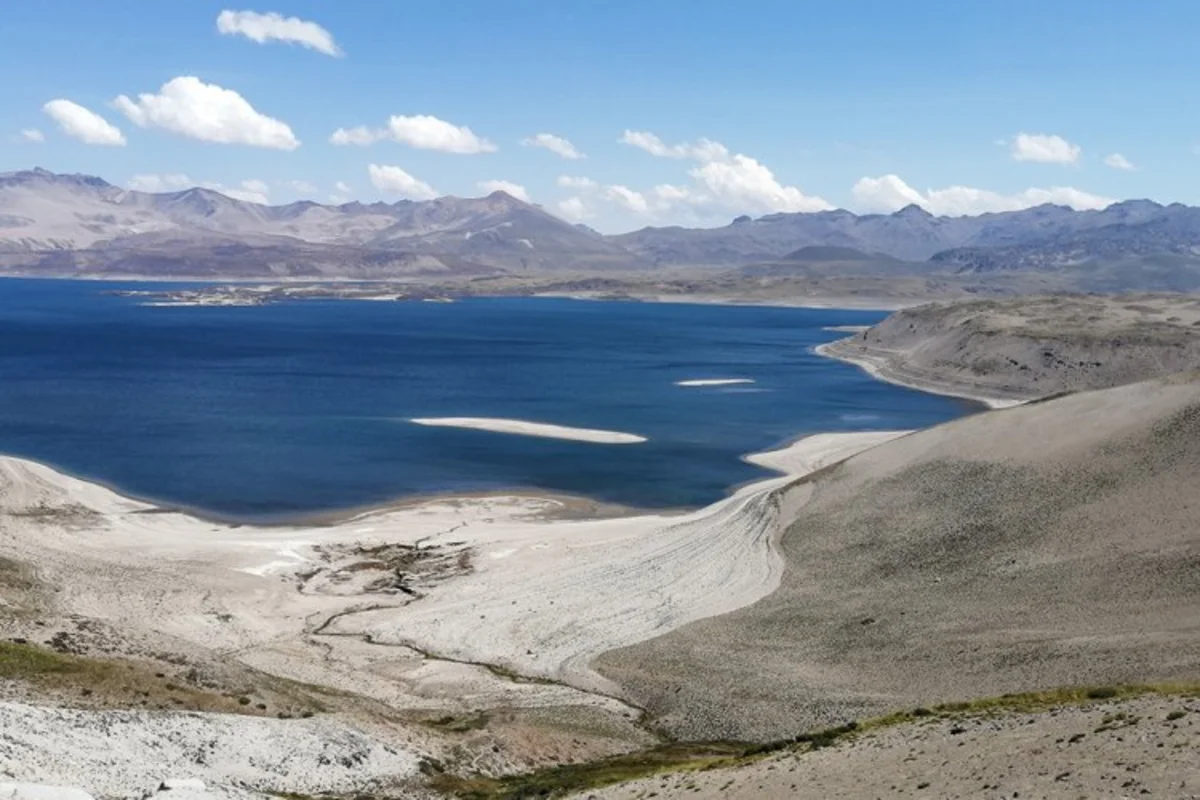 Afectaría a 6 hidroeléctricas: Gobierno pide análisis técnico inmediato por actividad de volcán Laguna del Maule