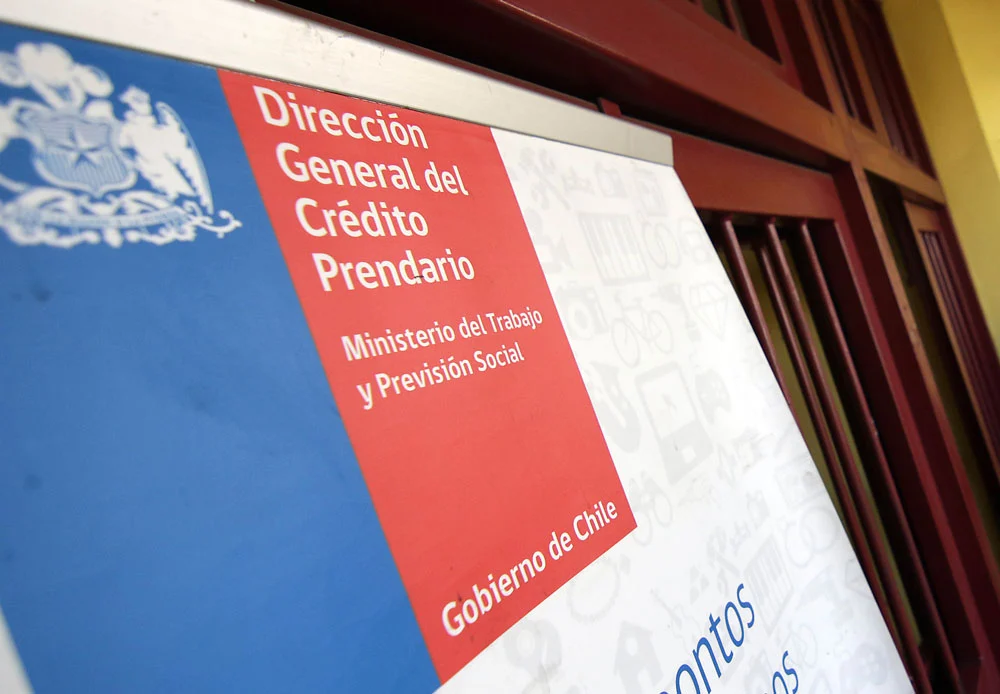 Gobierno pide renuncia a director de ‘Tía Rica’ tras informe de CGR que detectó empeños a personas con antecedentes