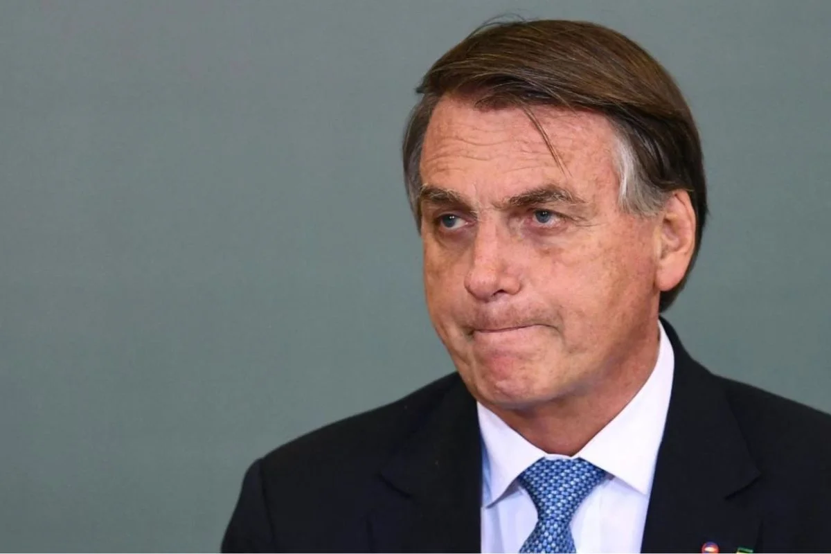 La complicada Navidad de Bolsonaro: el condenado a 27 años de cárcel será operado de 2 hernias este 25