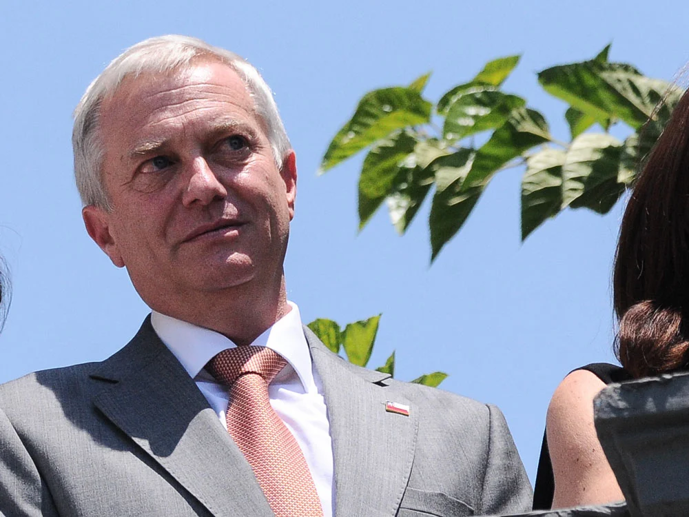 Los difíciles días de Kast como presidente electo: Expulsión de migrantes, postulación de Bachelet y rebaja de su sueldo lo complican