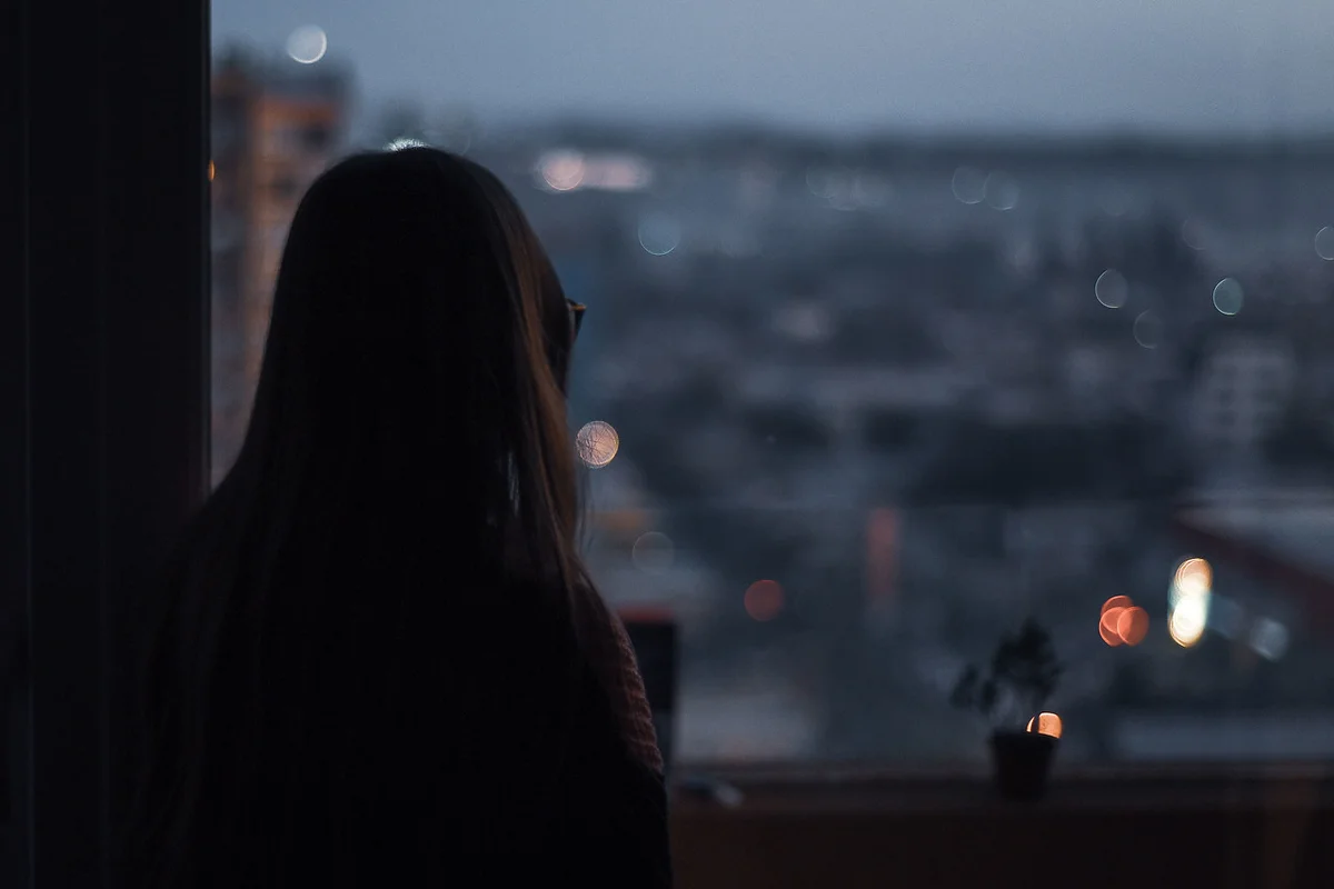 Año Nuevo y salud mental: cómo identificar signos de deterioro emocional y qué hacer si un cercano los presenta