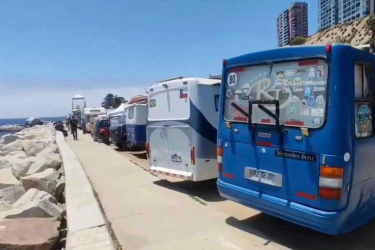 VIDEO| Con casas rodantes turistas ya se toman la costa de Viña del Mar para ver los fuegos artificiales de Año Nuevo