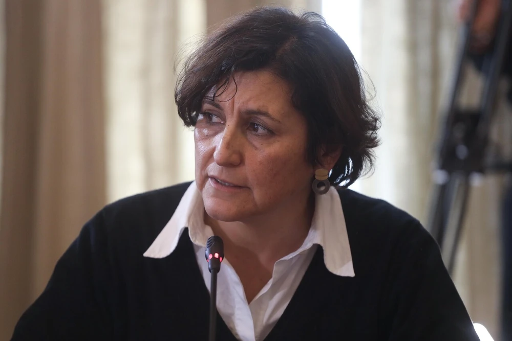 Operación express a madre de Aguilera y muerte de paciente postergado abren nuevo flanco al gobierno: Oposición pide renuncia