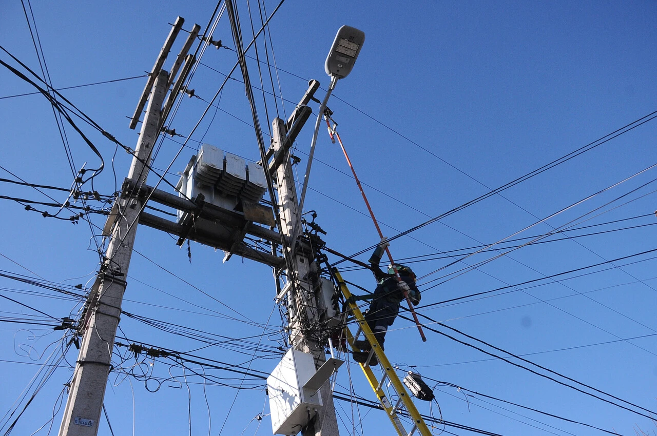 Cortes de luz en Santiago programados por Enel: Las 10 comunas afectadas este martes 6 de enero