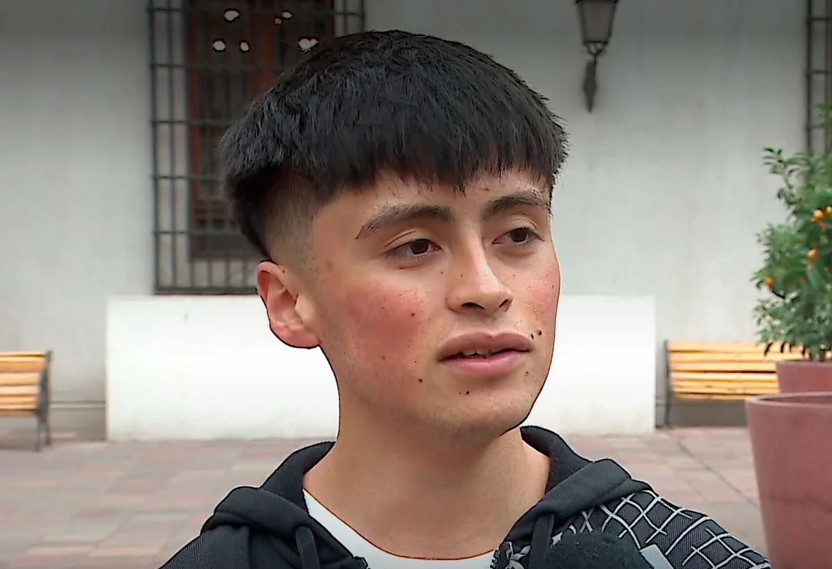 La historia de Felipe Lonconao:  Puntaje nacional de PAES de Mulchén no tenía dinero para preuniversitario y profesor lo ayudó