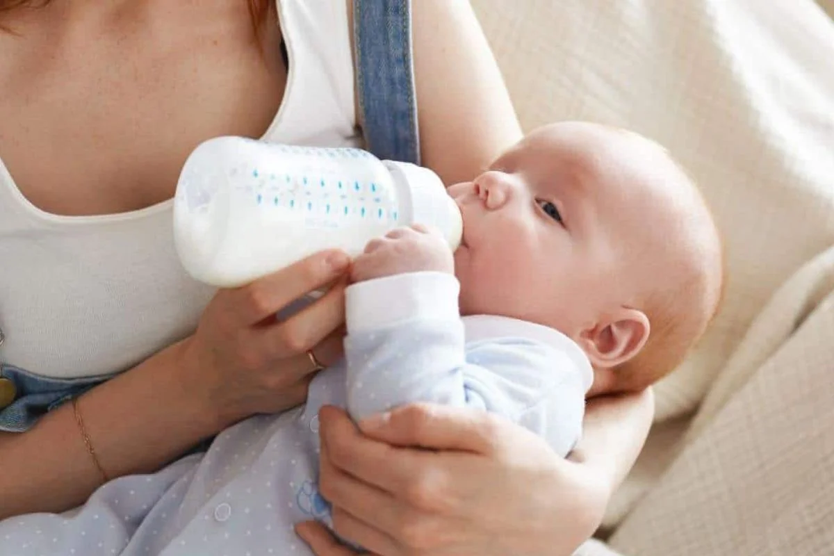 Minsal emite alerta alimentaria por fórmula infantil de Nestlé ante presencia de sustancia tóxica que produce vómitos