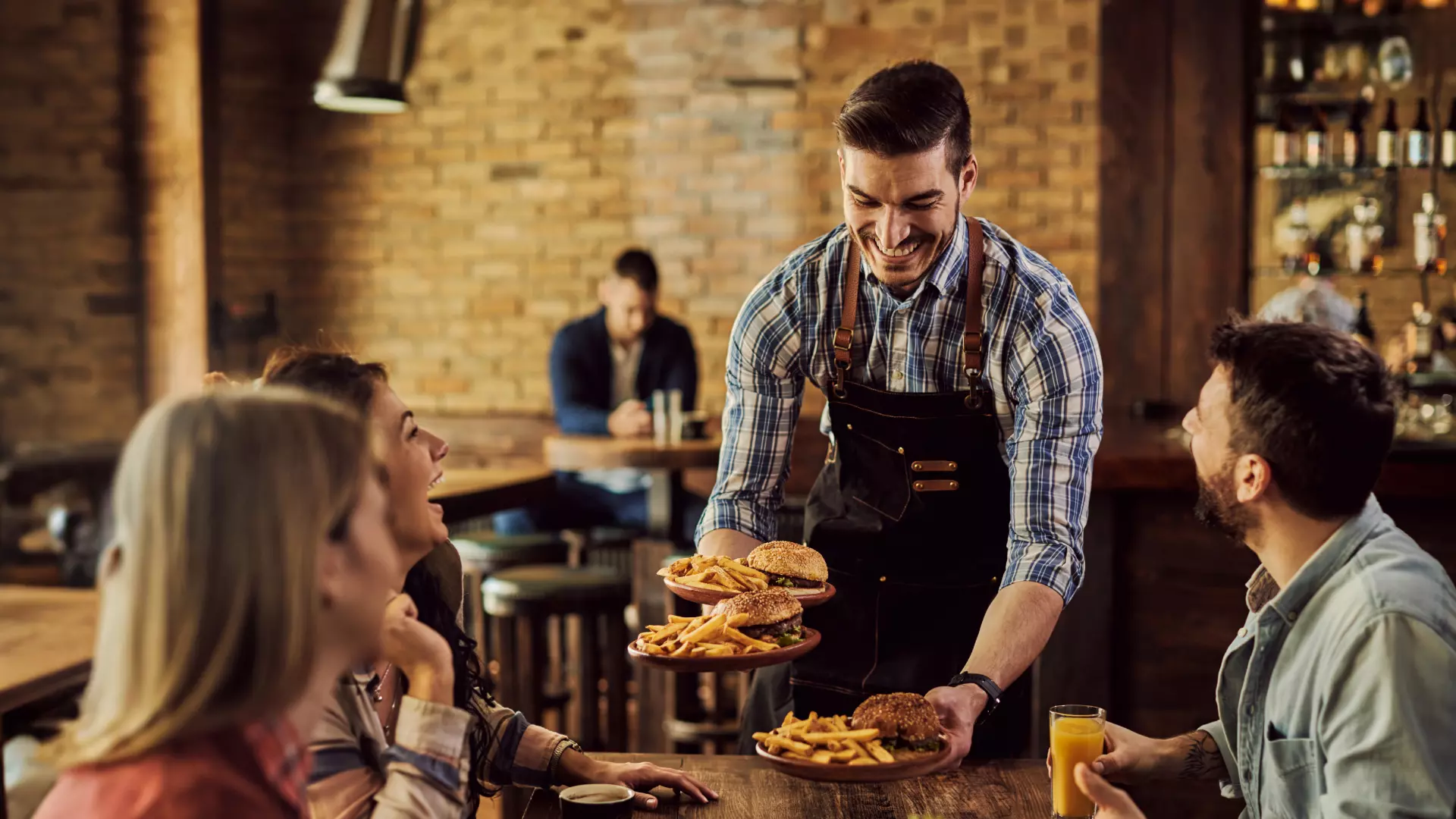 Restaurantes estarían obligados a informar las calorías de sus alimentos: Proyecto de ley busca reducir cifras de obesidad
