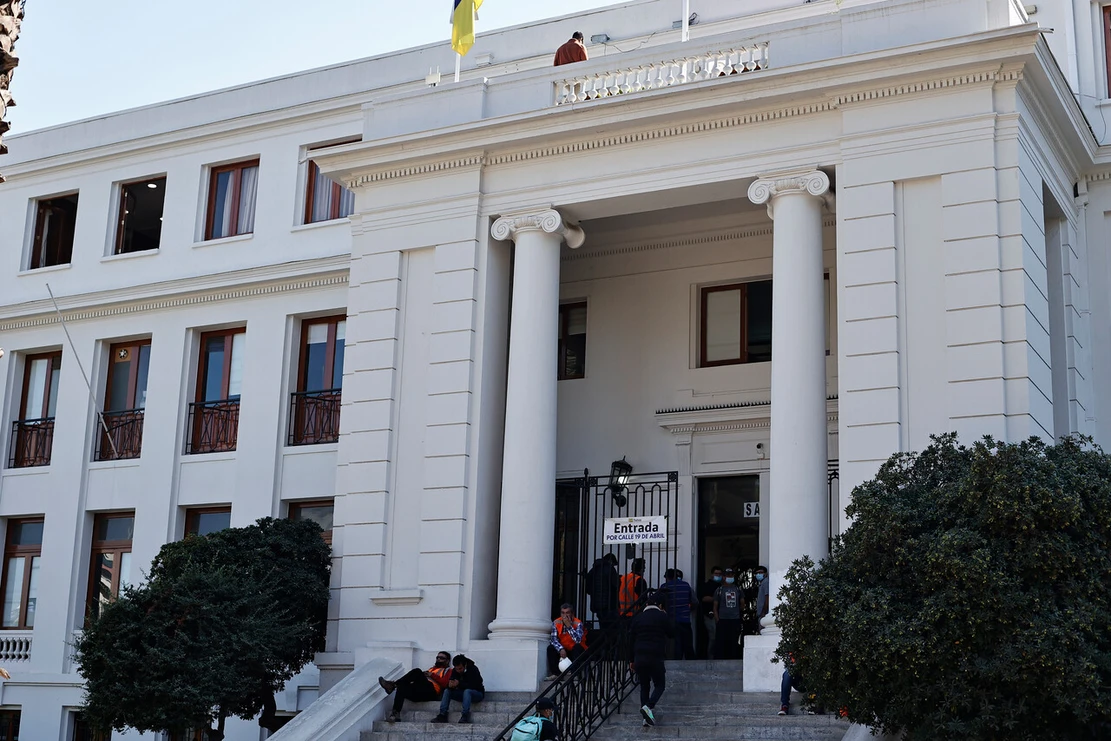 Conflicto de interés en Municipalidad de Ñuñoa: Contraloría inicia sumario disciplinario contra administrador Tomás Fuentes