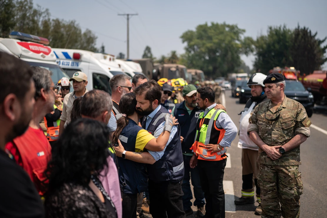 Presidente Boric busca acelerar proceso de reconstrucción tras incendios en centro-sur: “Estamos con stock de viviendas”