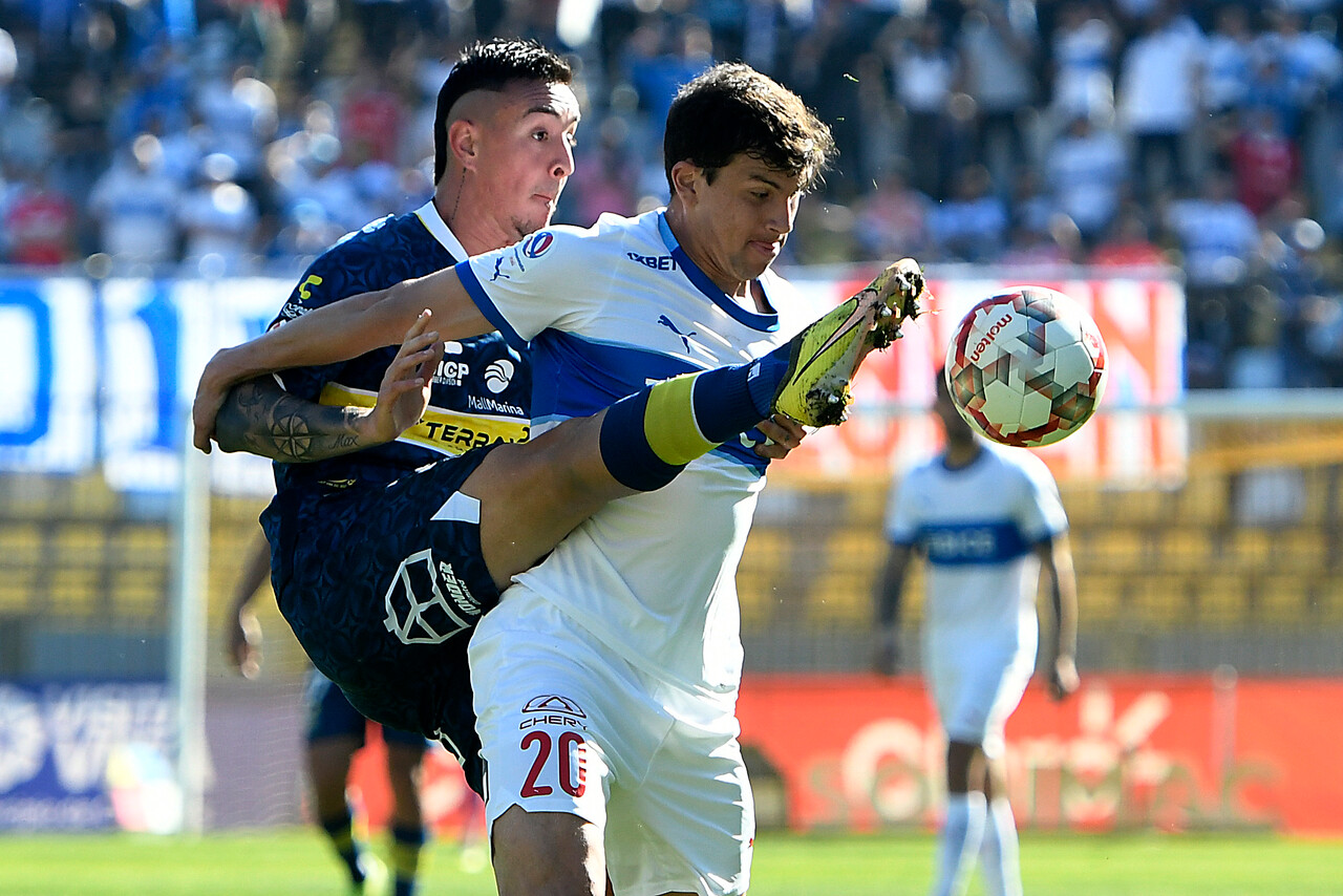 La UC empata ante Everton en polémico partido y desperdicia la chance de quedar como líder