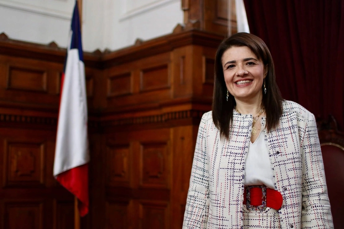 Acogen querella de capítulos contra exministra de Corte Verónica Sabaj: Fue expulsada por chats con Luis Hermosilla