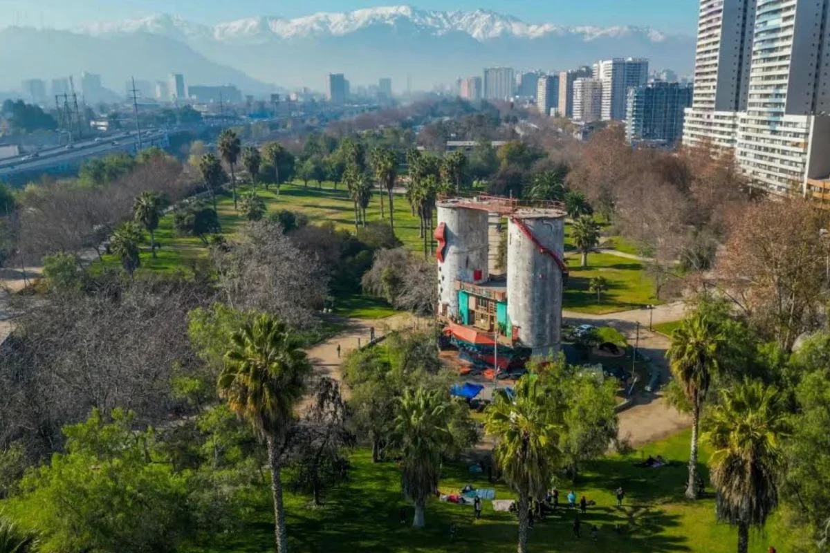 Cómo capear el calor en Santiago: Los parques del poniente que reducen hasta en 5,5 °C la temperatura