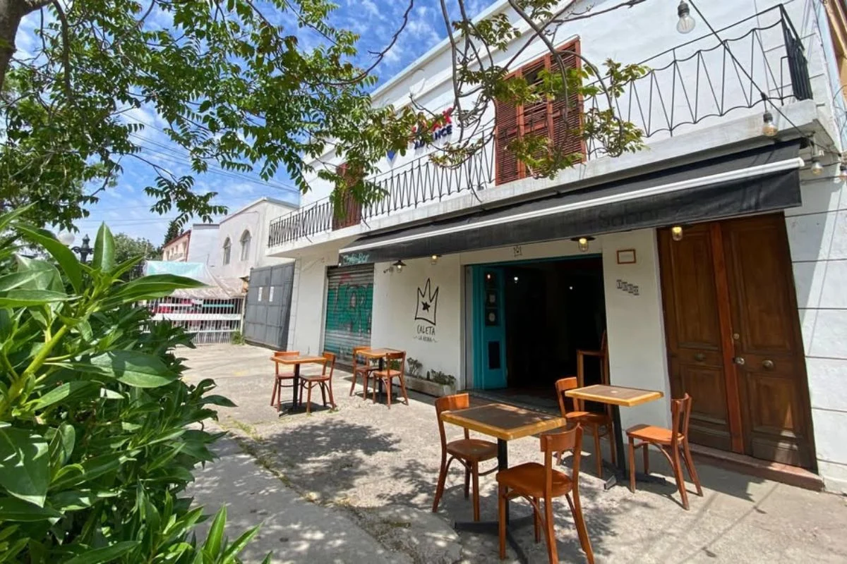 Hermanos Karque: De los veranos en Tongoy a un restaurante que mezcla gastronomía marina y música en vivo en Santiago