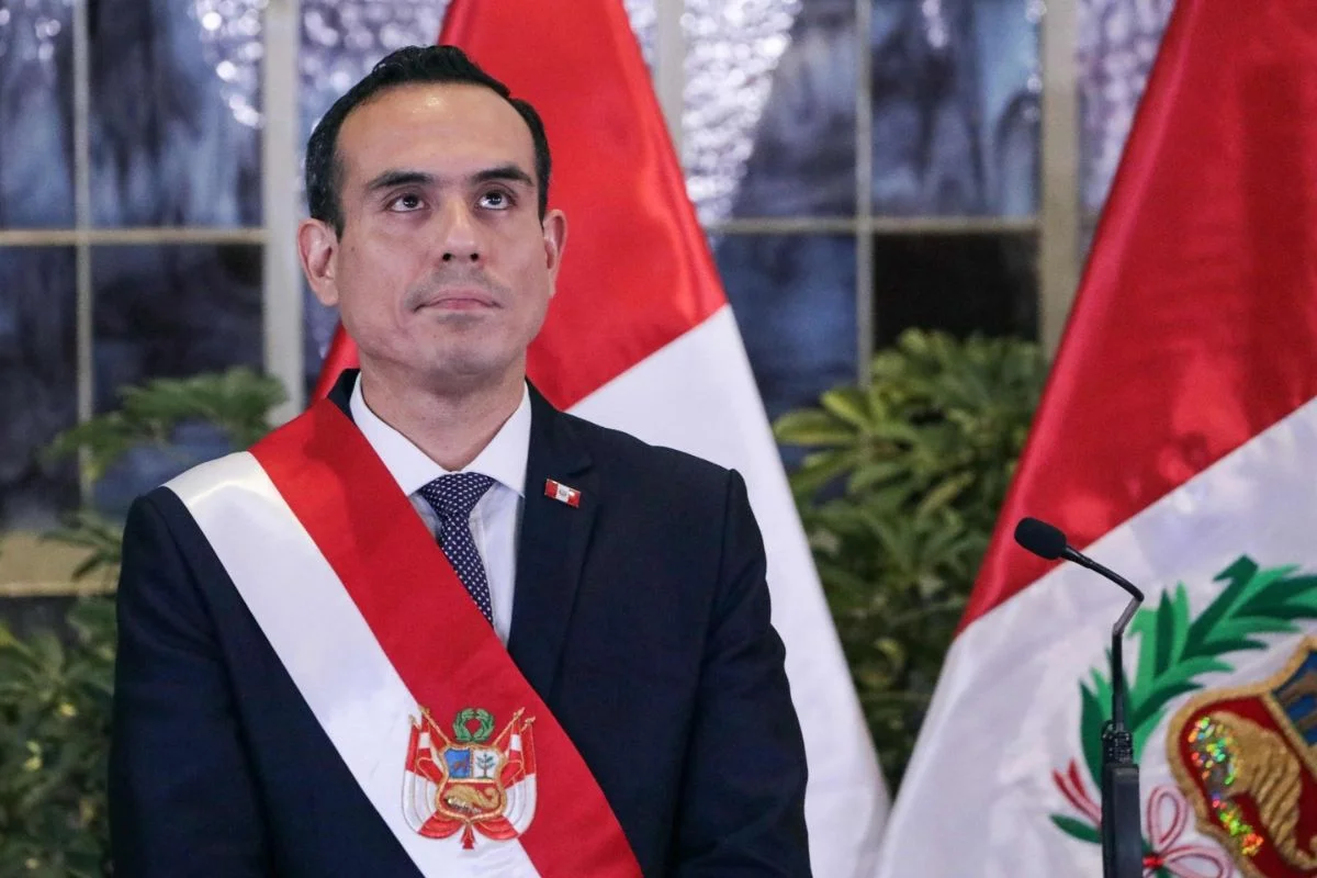 A 4 meses de asumir Congreso de Perú destituye a presidente José Jerí por tráfico de influencias
