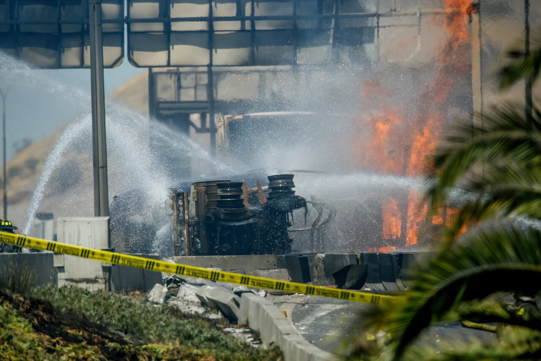 Gasco confirma muerte de chofer del camión que volcó y provocó explosión en Renca: Venía cargado desde Quintero